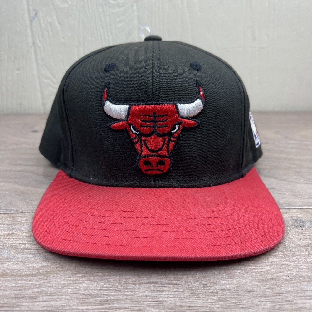 Chicago Bulls NBA Adidas Cap Youth Kids  Black Red Strapback Hat